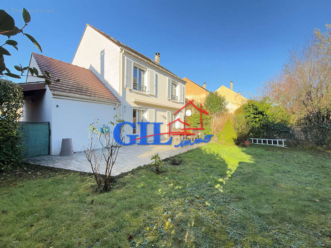 Maison à SAVIGNY-LE-TEMPLE