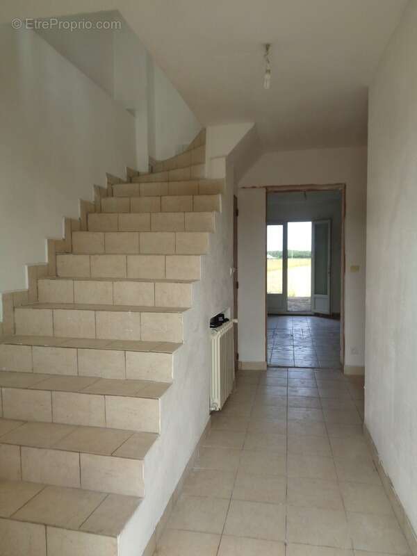 Maison à SAINT-GENIS-DE-SAINTONGE