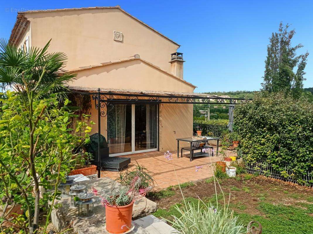 Maison à LUSSAN