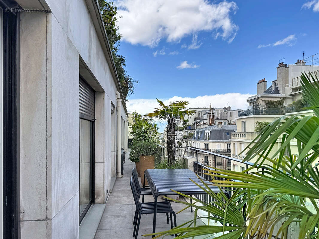 Appartement à PARIS-16E