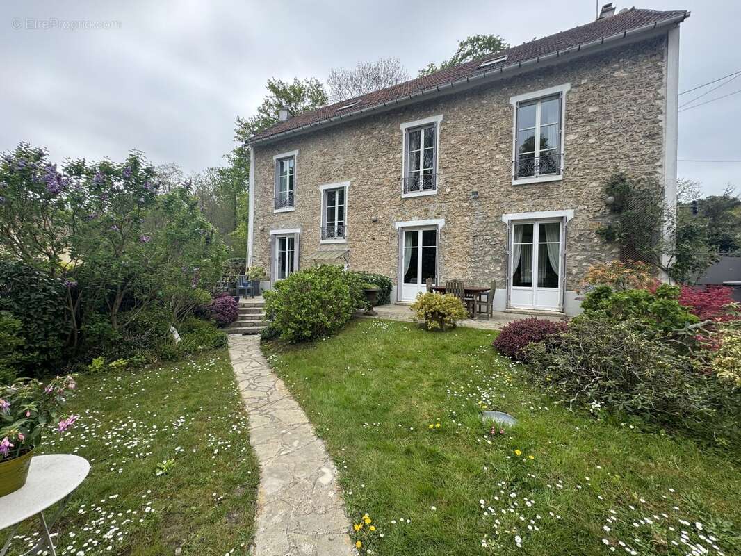 Maison à CHATEAUFORT