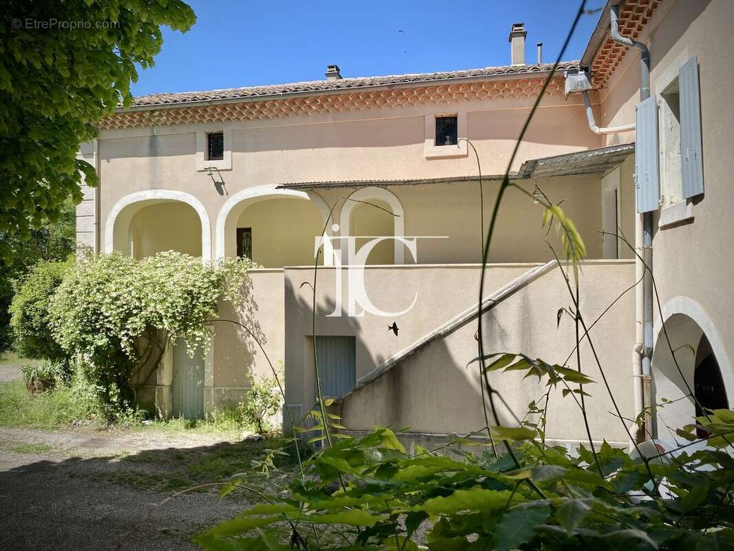 Ales en cevennes, maison de maitre 266m2 et son parc arbore 9666m2, puits, garage - photo 3