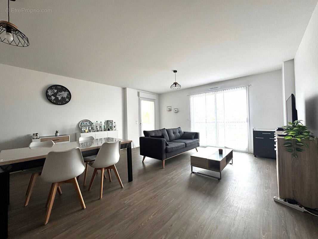 Appartement à LES PONTS-DE-CE