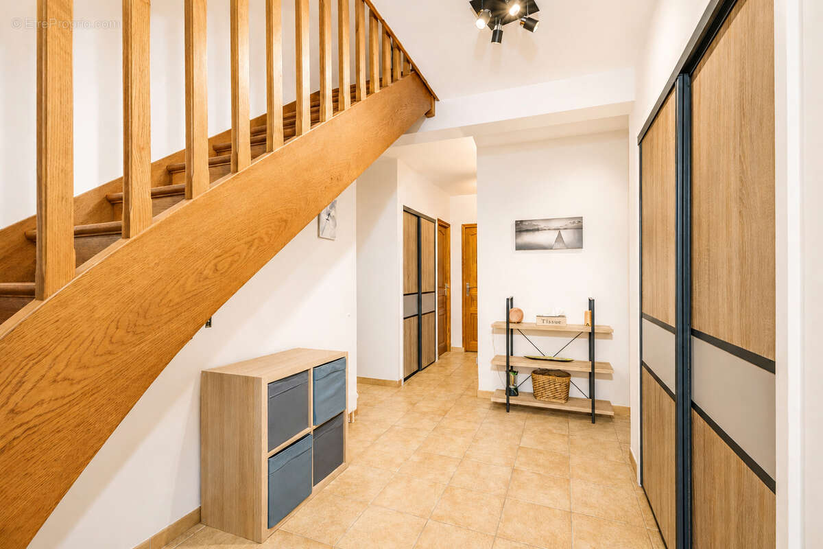 13 minutes à l'Est de Beaune : Maison 1994 avec grand terrain : 4 chambres : Pièce de vie de 40 m2 - photo 9