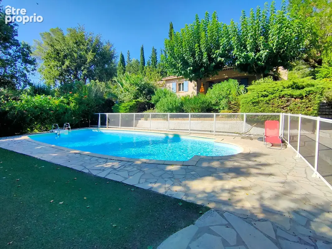 Propriété familiale spacieuse de type 8 à vendre à Garéoult sur 2000m² de terrain - photo 2