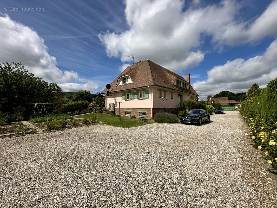 Belle propriété familiale de 220 m2 sur un terrain clos et paysager de 1 785 m2   Bellengreville - photo 23