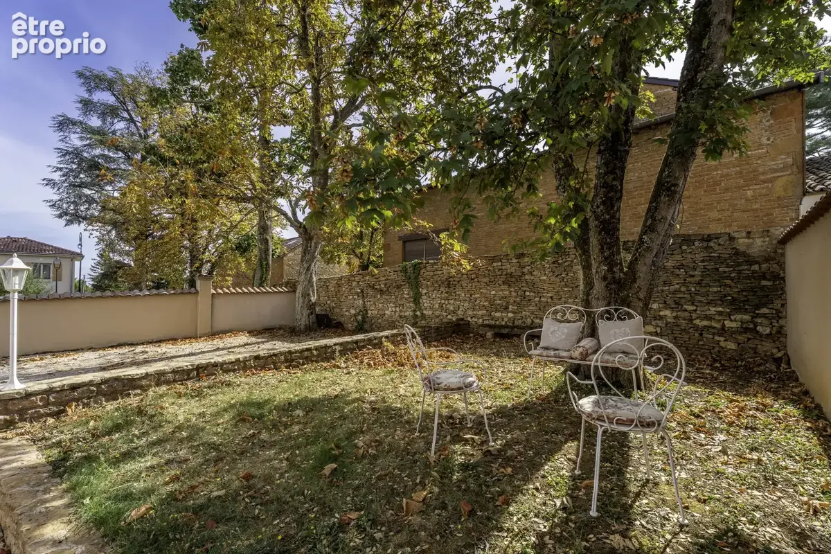 Au cœur de Lachassagne   Élégante maison bourgeoise avec jardin piscinable - secteur sécurisé - photo 3