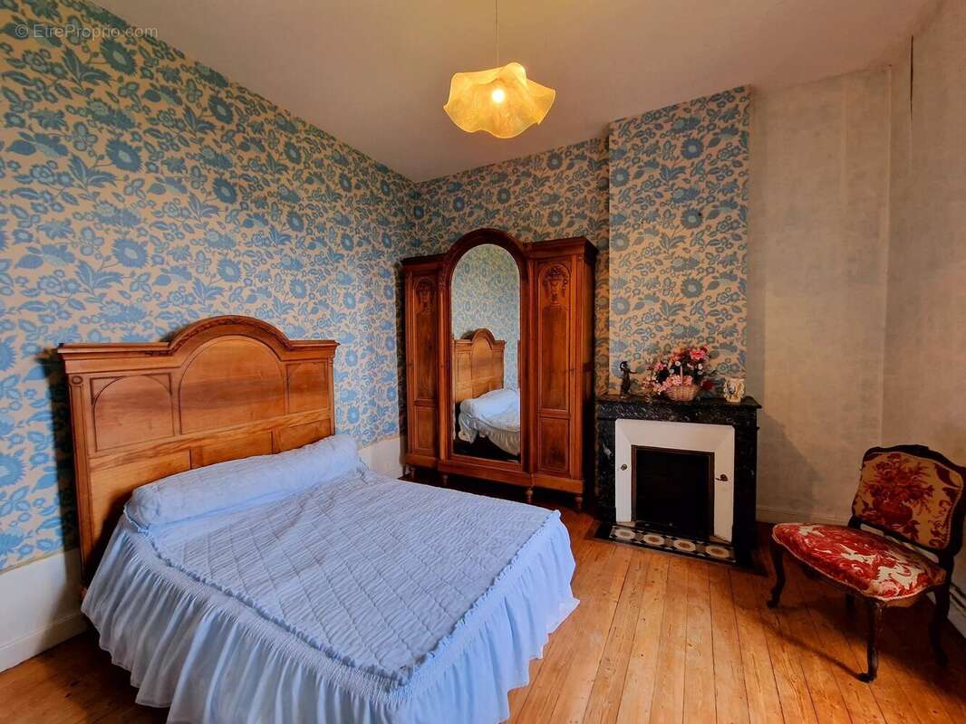 Maison à MONPRIMBLANC