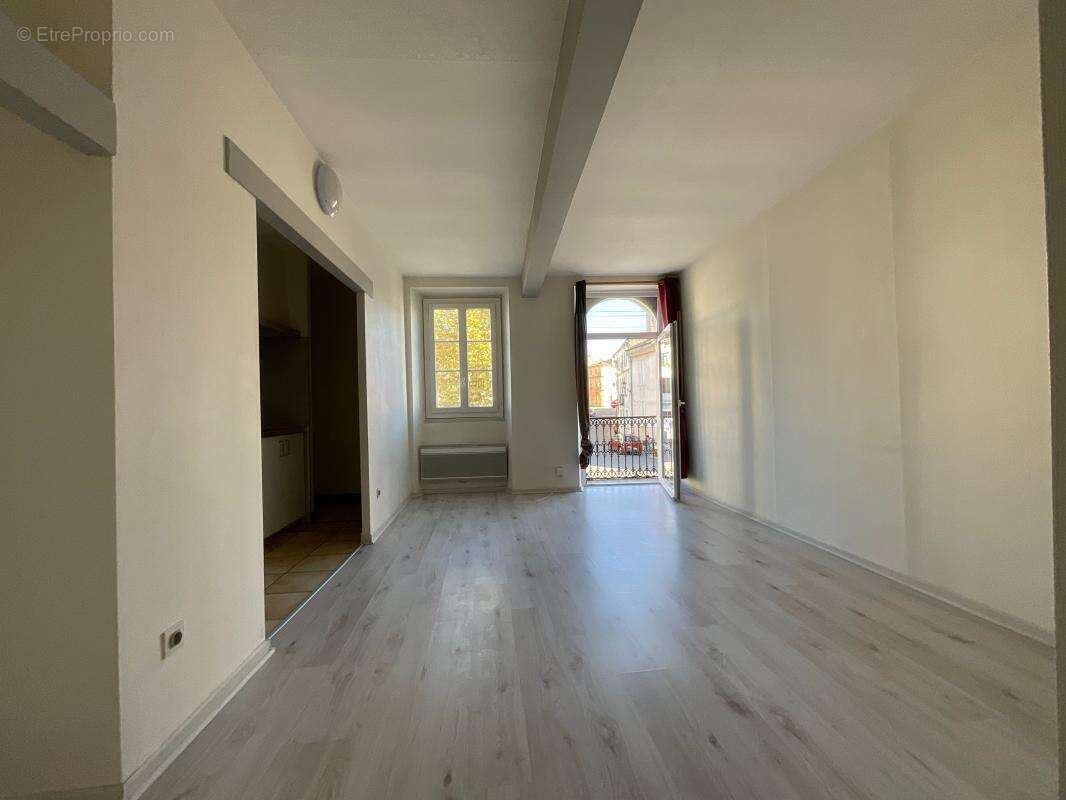 Appartement à CAZERES