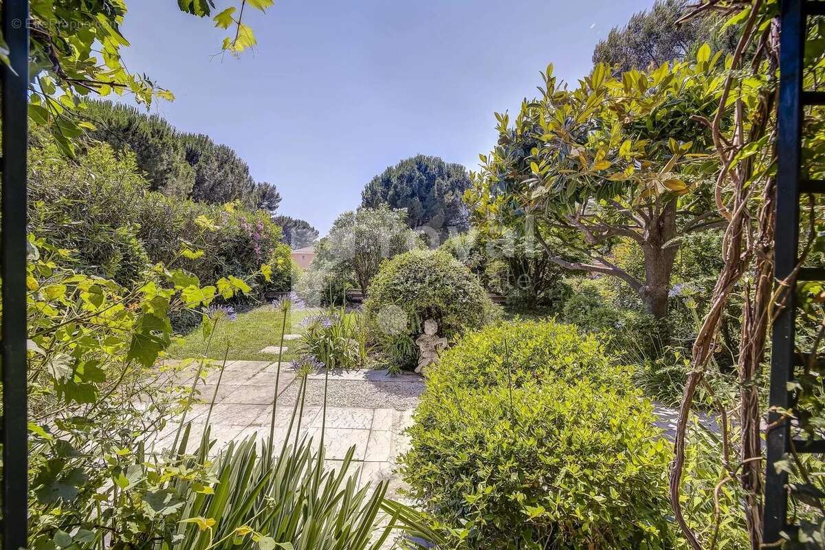 Appartement à MOUGINS