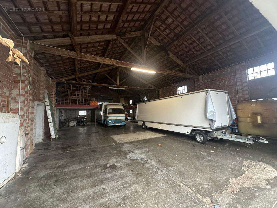 Double Hangar - photo 4