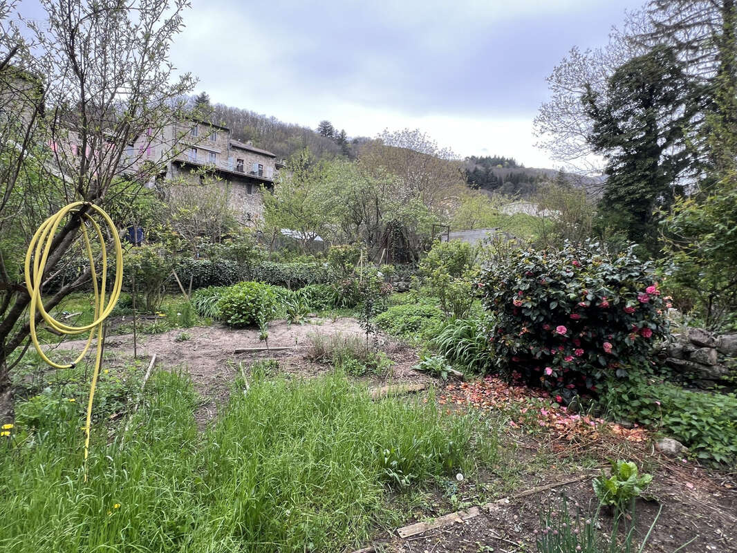 Appartement à MONTPEZAT-SOUS-BAUZON