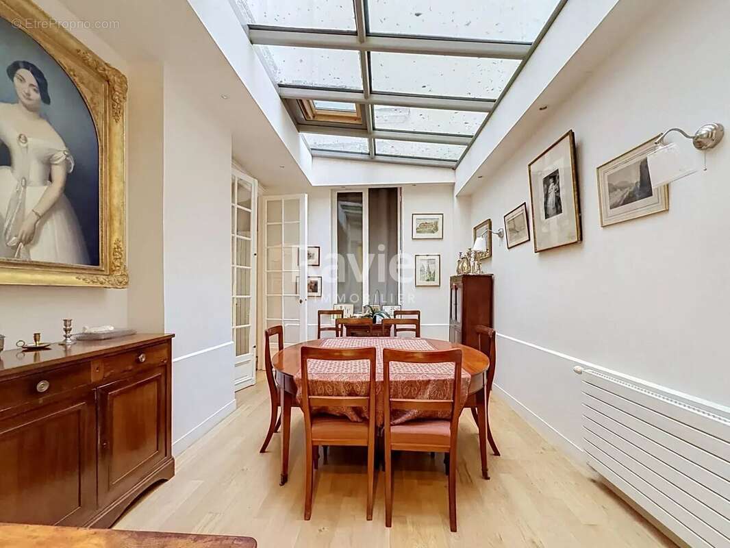 Appartement à PARIS-16E