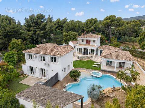 Maison à LA CADIERE-D'AZUR