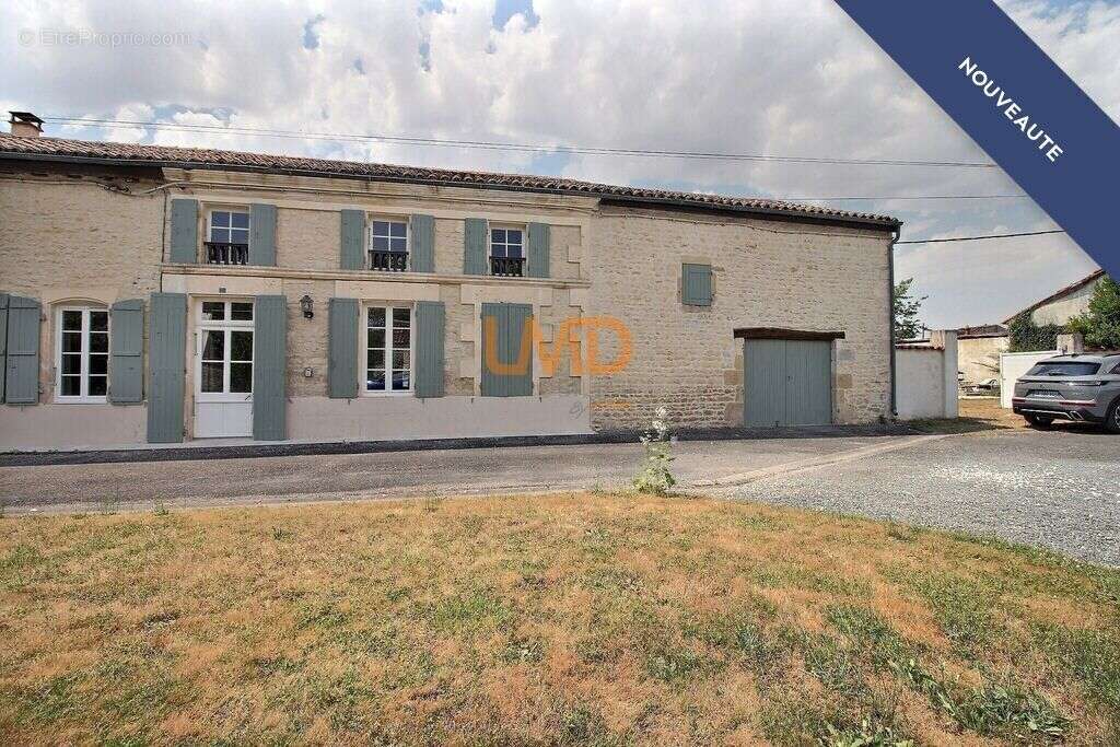 Demeure ancienne rénovée avec piscine - photo 19