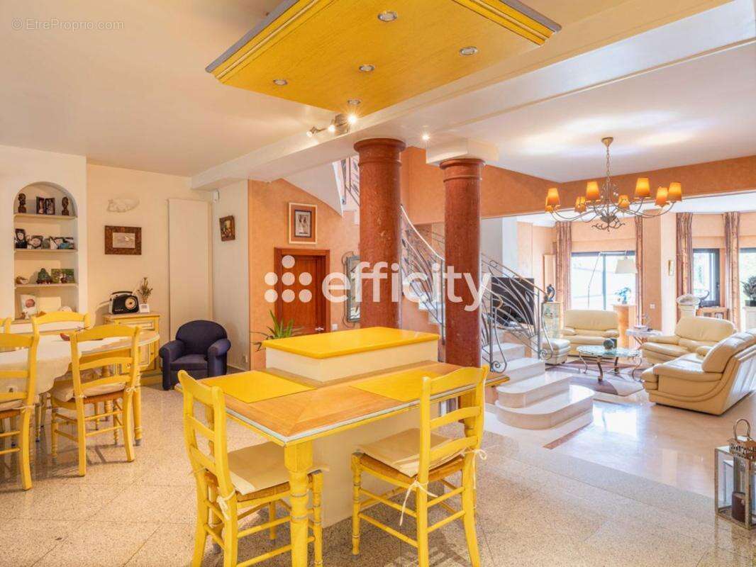 Maison à BRY-SUR-MARNE