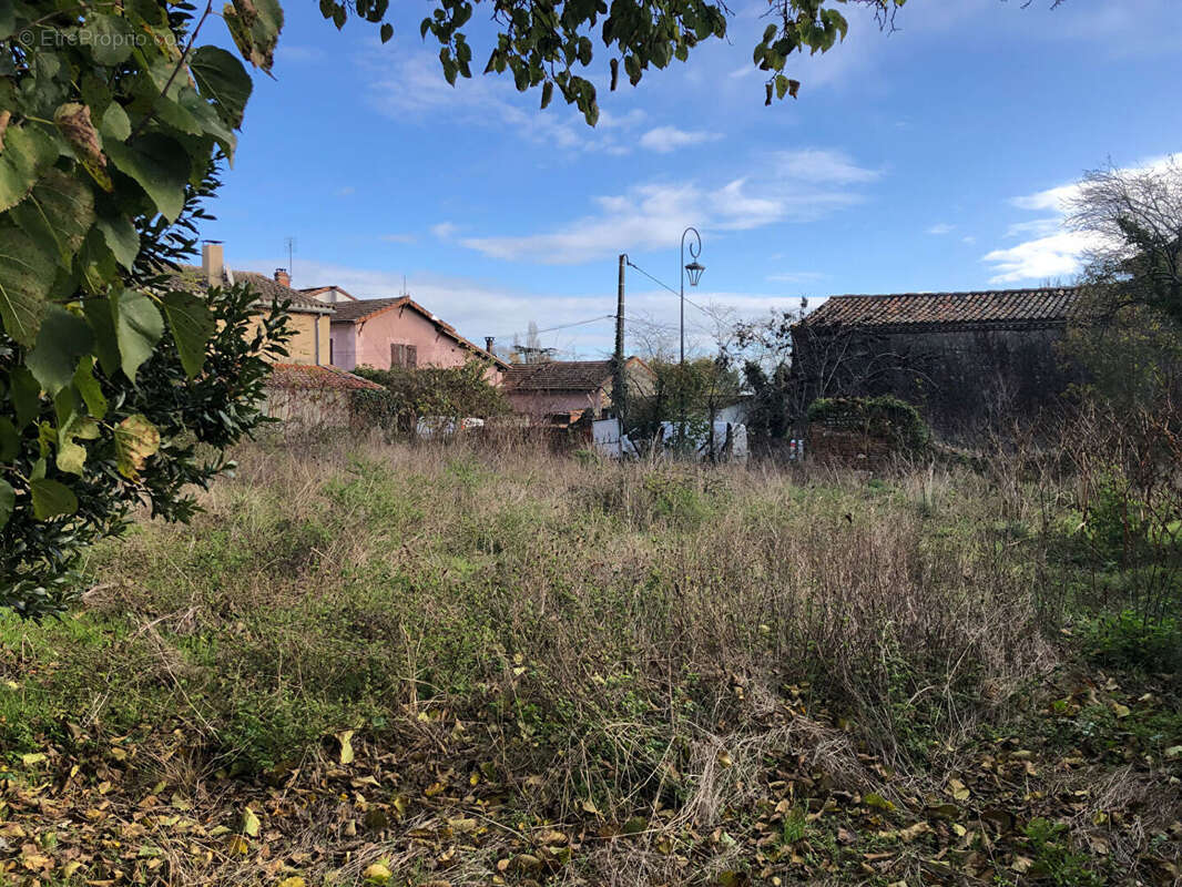 Terrain à SAINT-ELIX-LE-CHATEAU