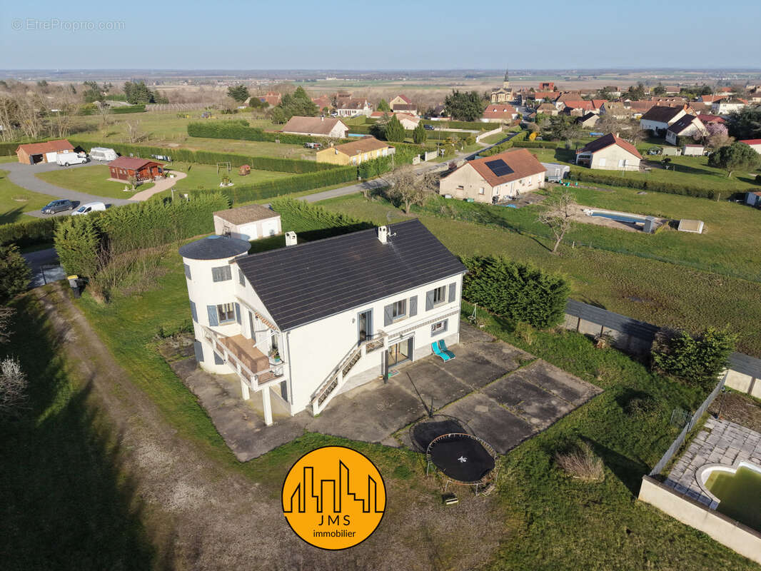 Maison à MONETAY-SUR-ALLIER