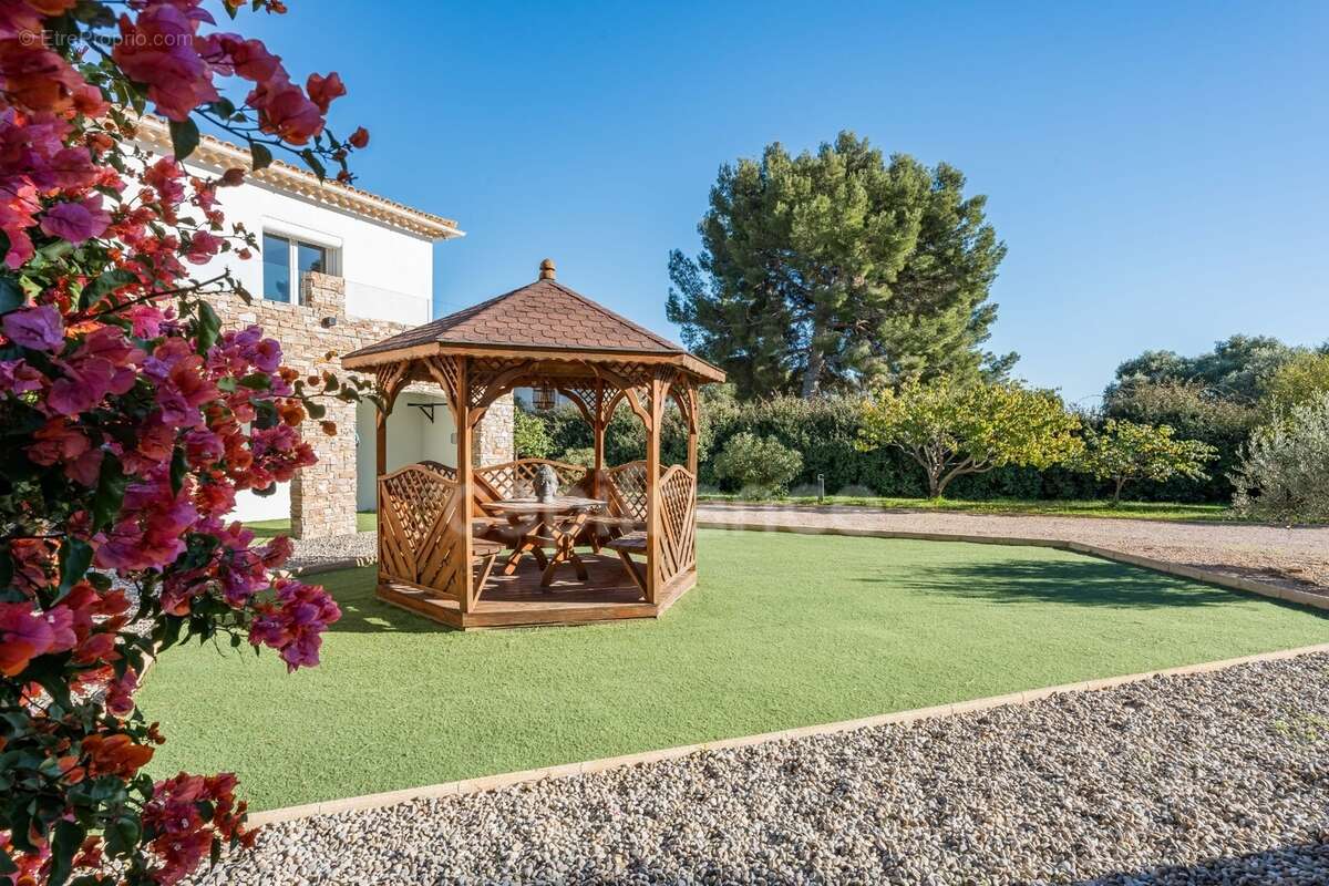 Maison à vendre 5 pièces LA CIOTAT (13) Terrain 3000 M2 Piscine,  Triple garage - photo 14