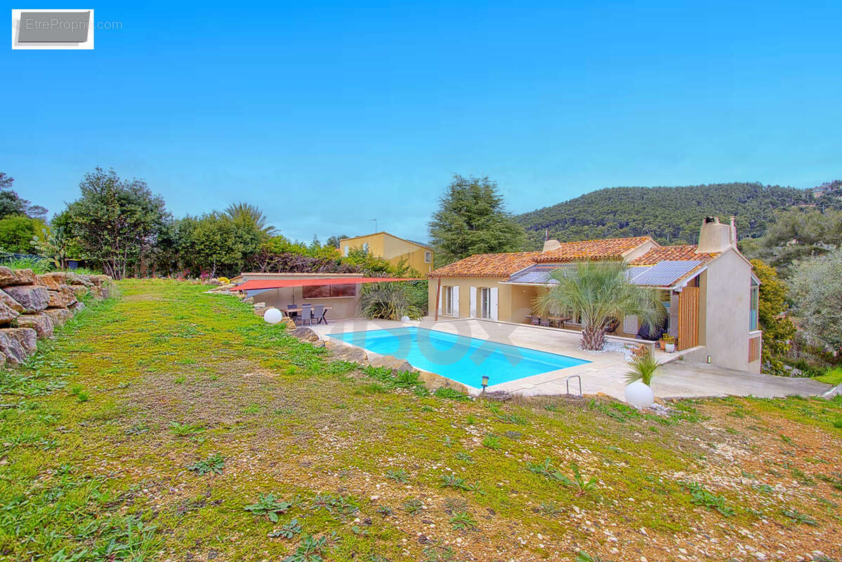 Maison à CARQUEIRANNE