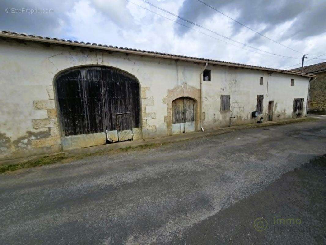 Maison à SAINT-QUANTIN-DE-RANCANNE