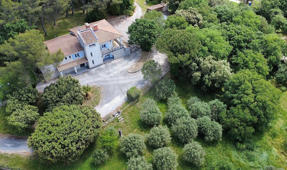 Maison à SAINTE-ANASTASIE