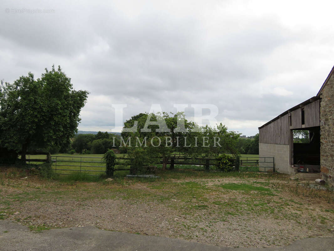 Maison à SAINT-CALAIS-DU-DESERT
