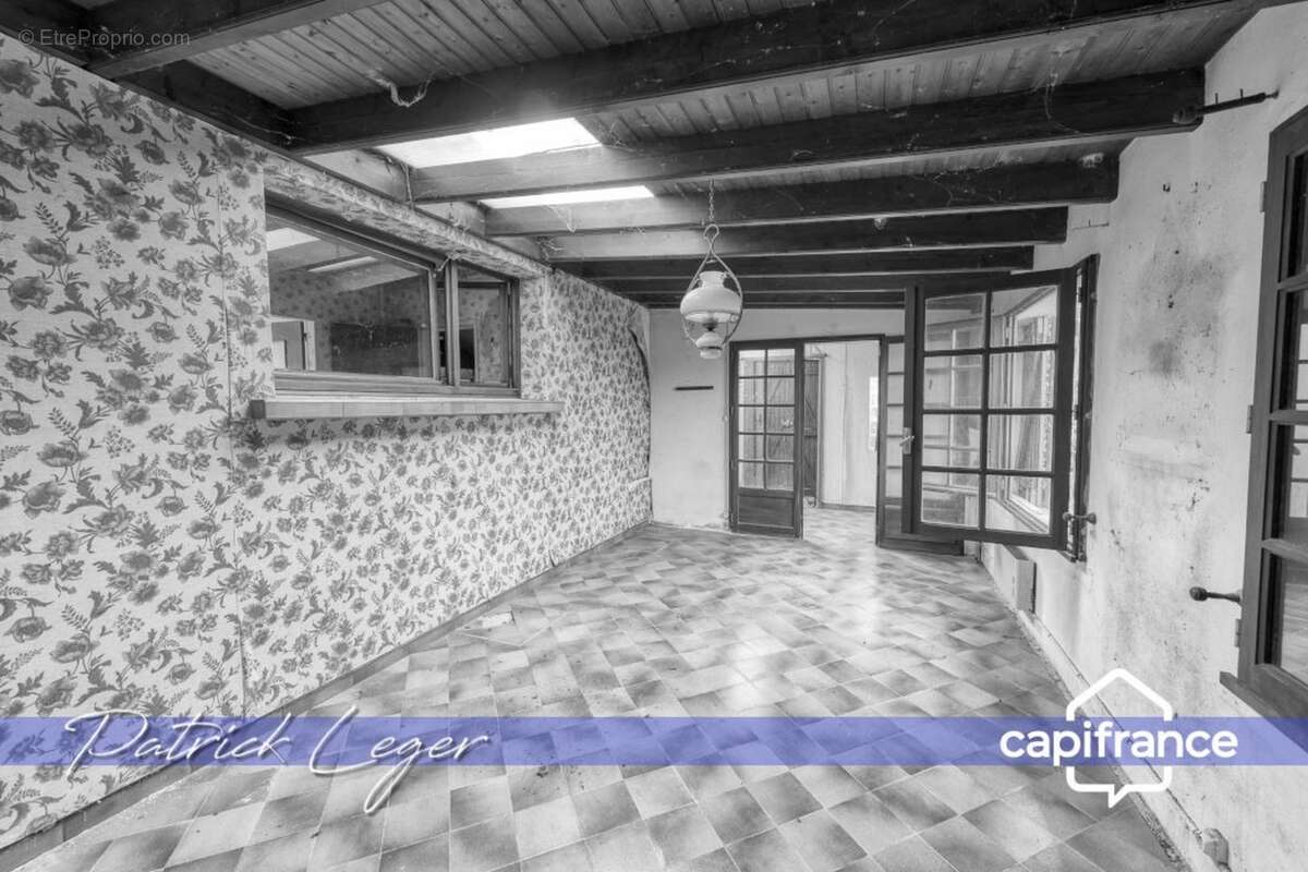 SAINT MARTIN DE RE (17), maison à rénover de 95 m² sur terrain de plus de 730m² en zone UB - photo 3