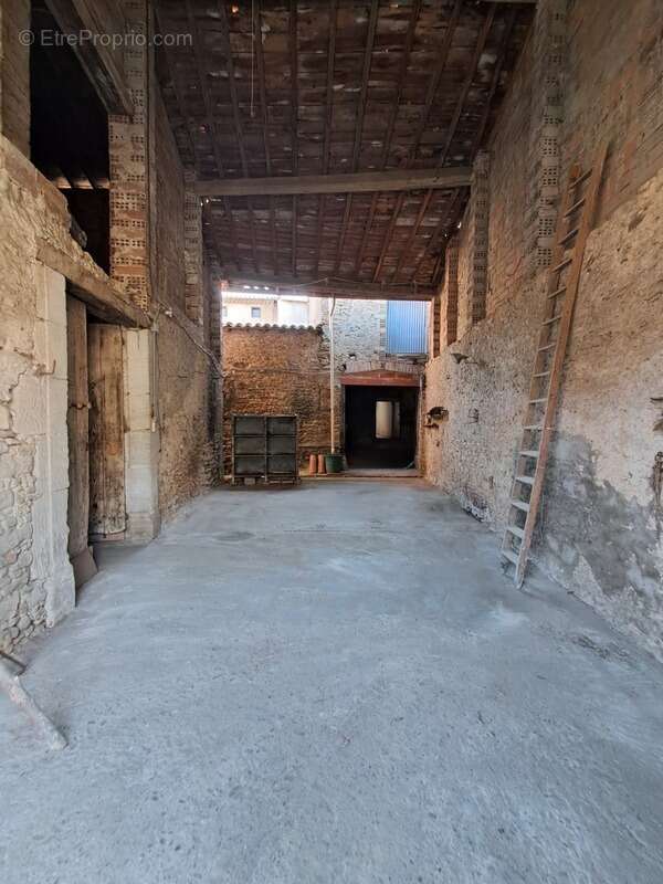 Maison de village traversante, grand garage, grange et fort potentiel – Pexiora - photo 2
