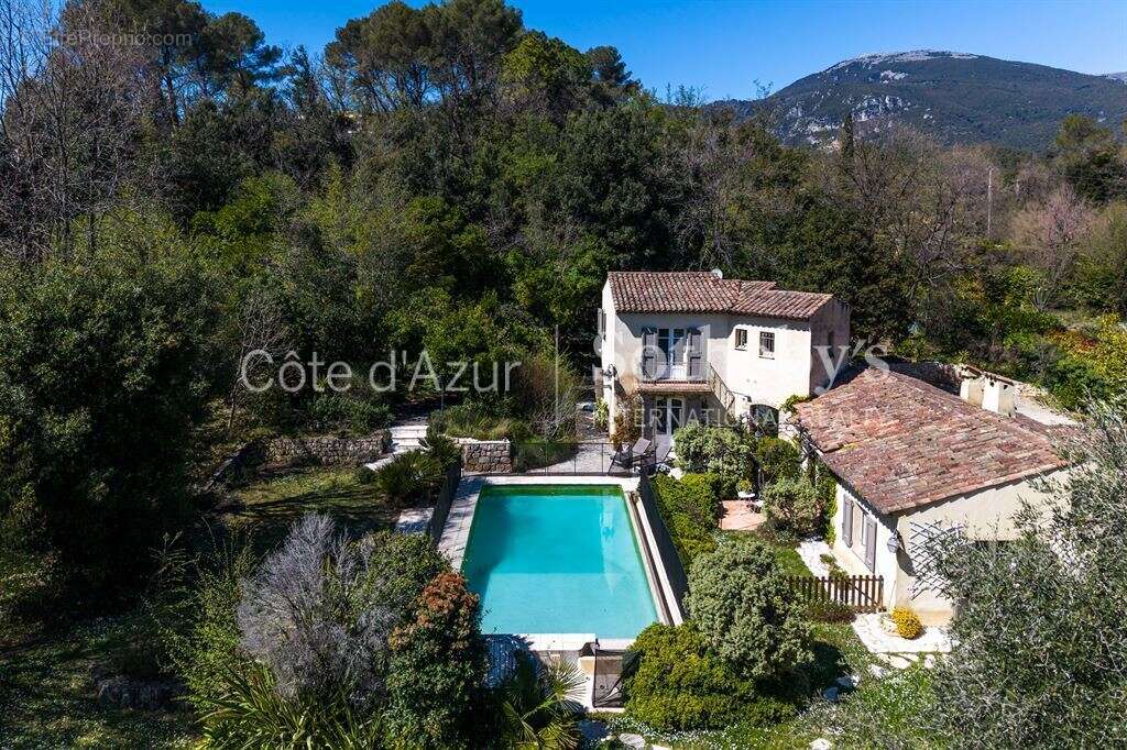 Maison à ROQUEFORT-LES-PINS