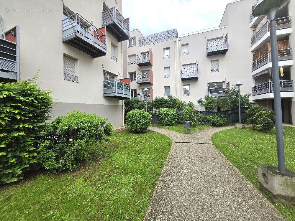 Appartement T3 récent avec terrasse et garage - photo 10