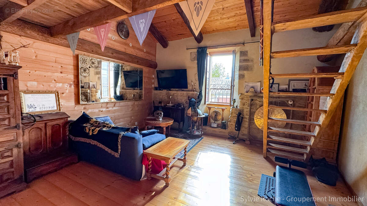 Maison à CADEROUSSE