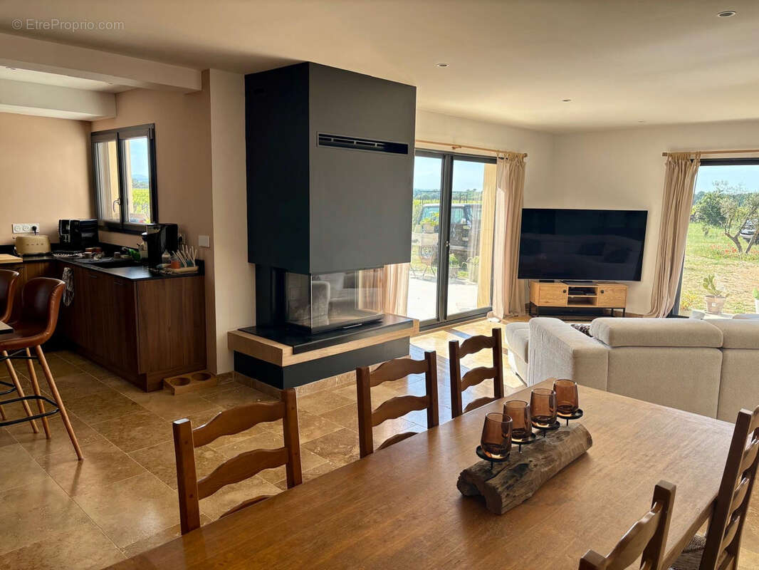 GRIGNAN - Belle Villa neuve sur 2 160 m2, avec VUE. - photo 10