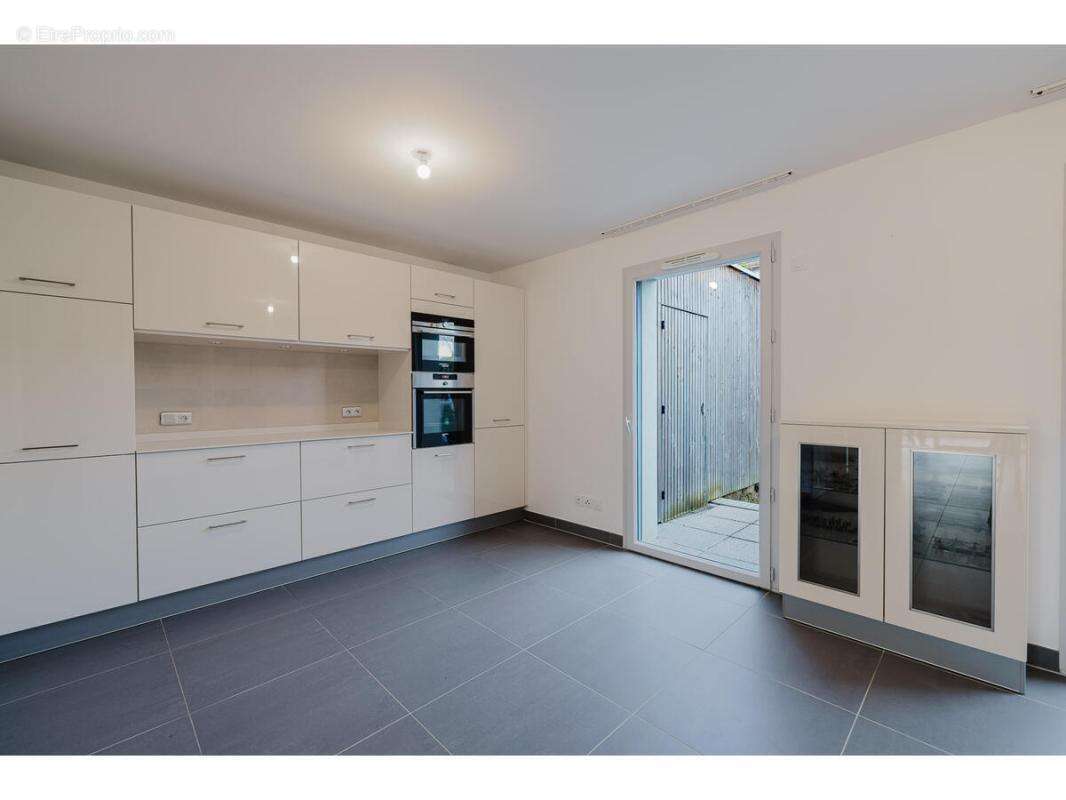 Maison 112 m² à Chevry  - photo 9