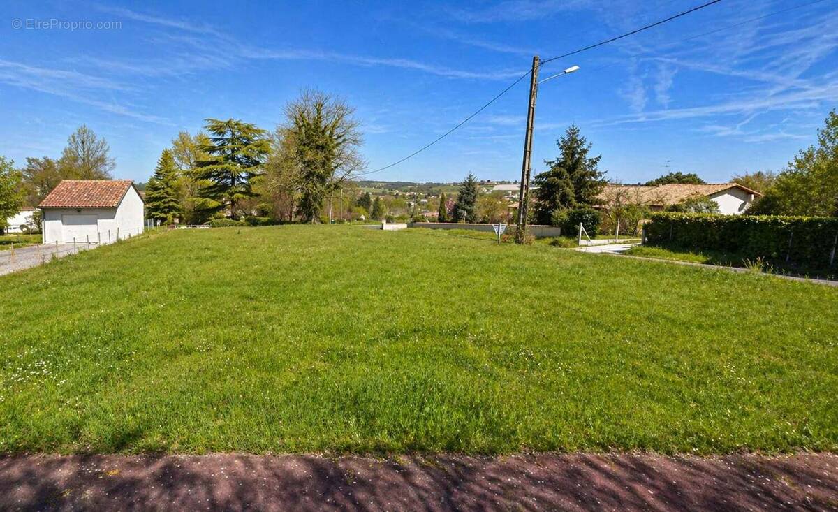 Terrain à RIBERAC