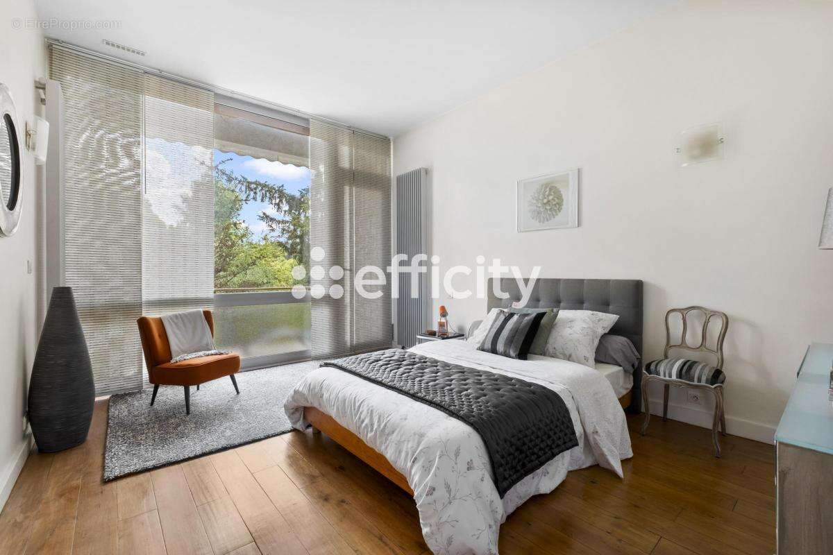 Maison à LA CELLE-SAINT-CLOUD