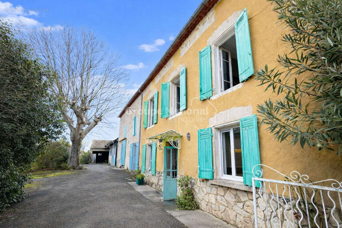 Exclusivité - Propriété à restaurer - Idéalement située - photo 2