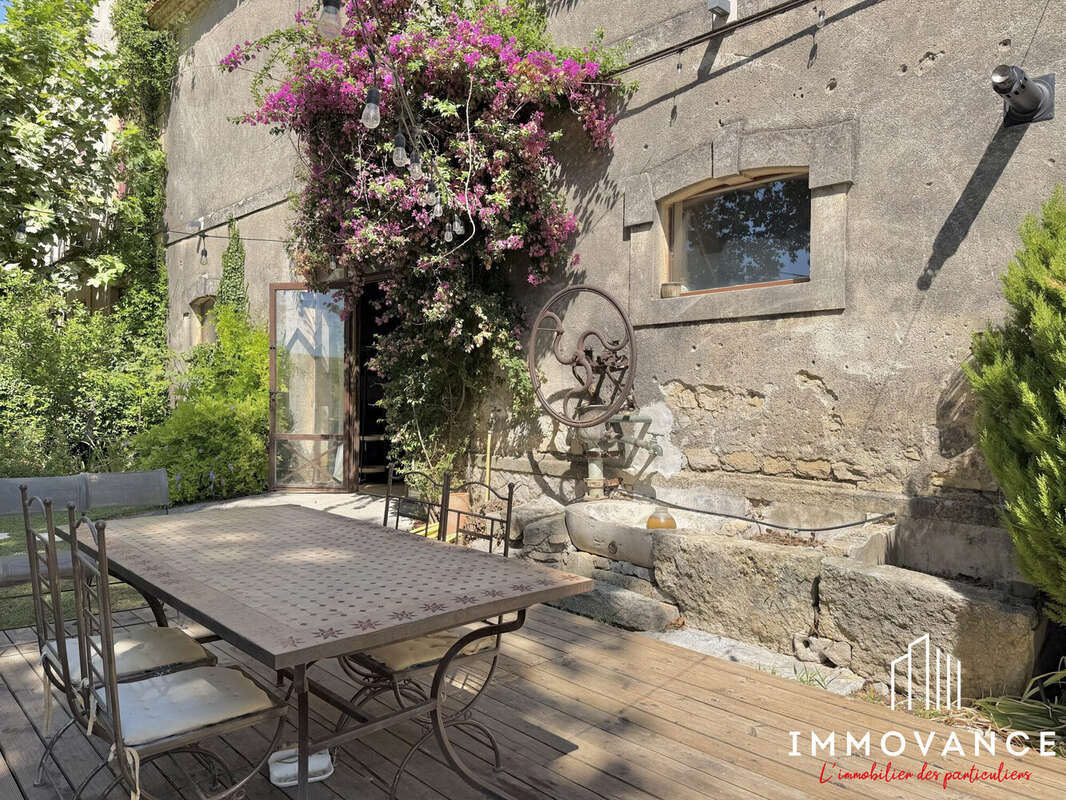 Maison 335 m² à Aimargues  - photo 7