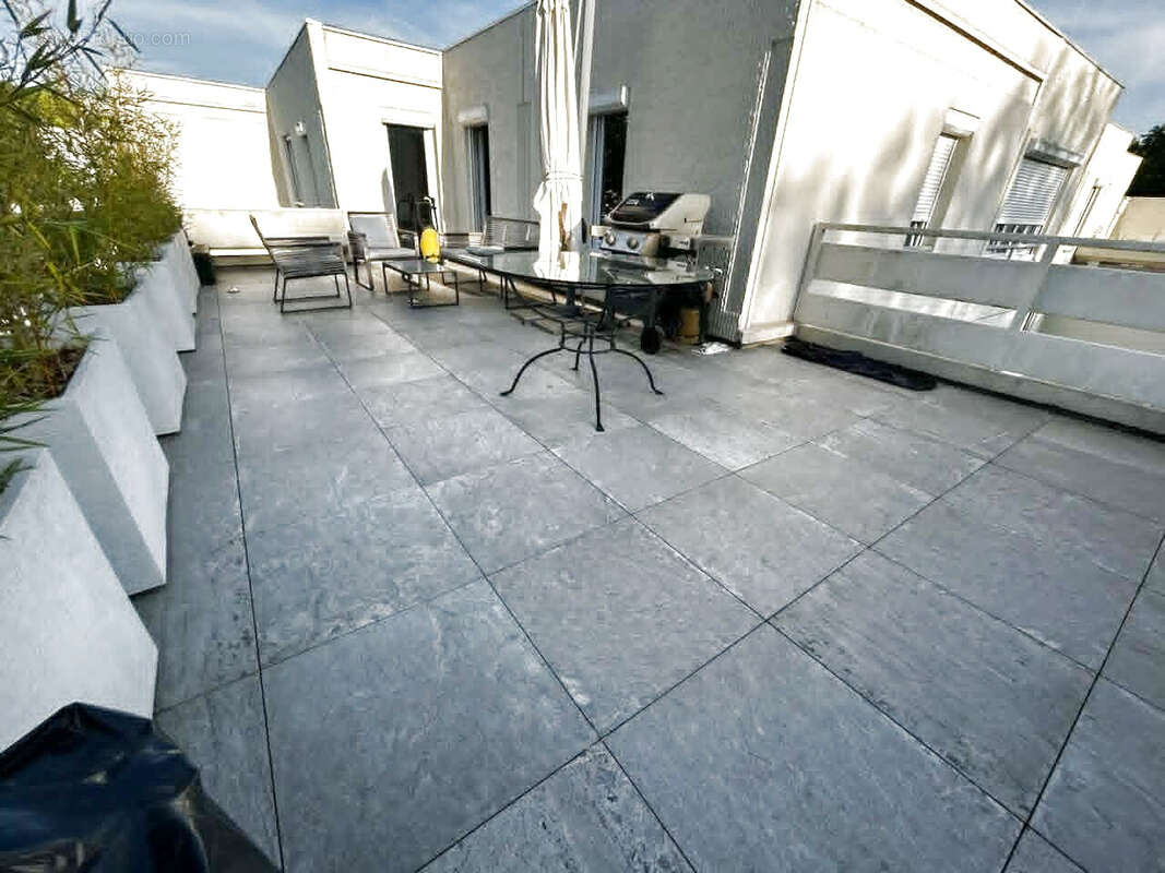 Appartement 2 pièces de 54 m2 avec exceptionnelle terrasse de 30 m2   Trappes - photo 8