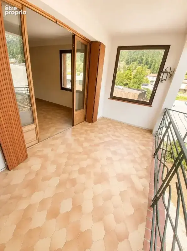 Appartement 5 pièces, loggia, balcon, grenier, cave , 1 place de parking, 1 grand garage - photo 6