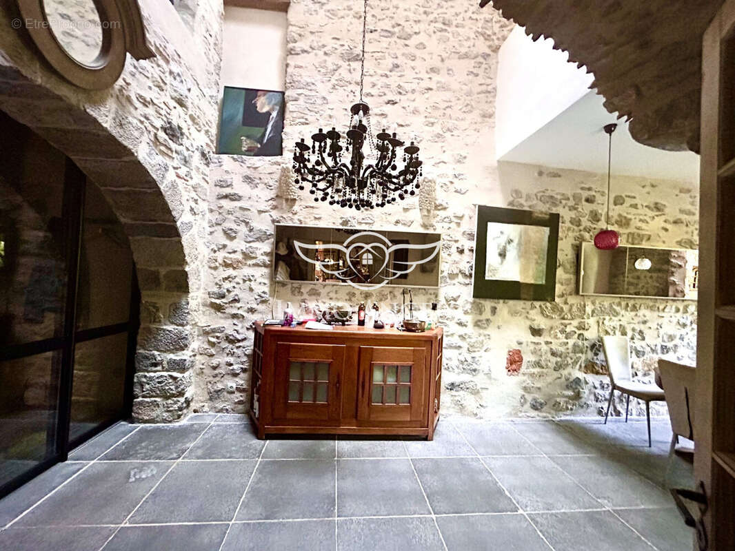 Maison à LAGRASSE