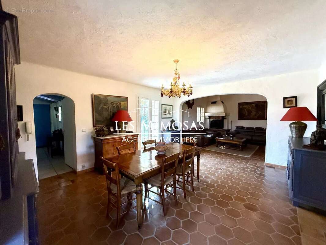 Maison à ROQUEBRUNE-SUR-ARGENS