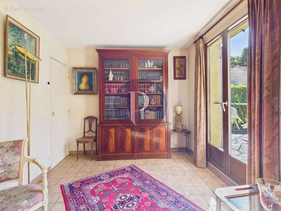 Maison à VERRIERES-LE-BUISSON