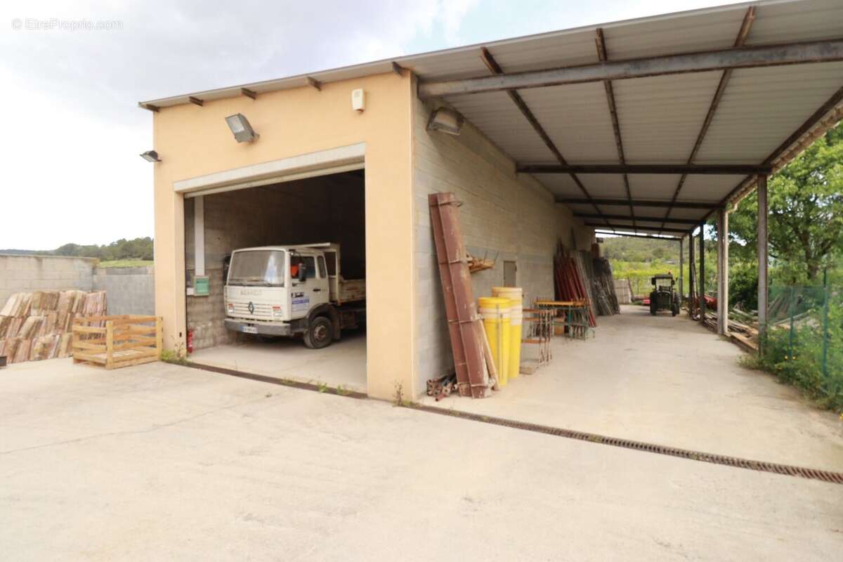 Commerce à QUARANTE