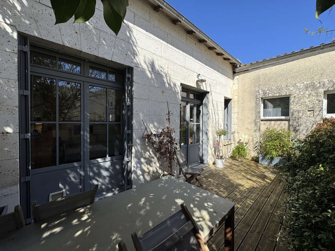 Maison à BARBEZIEUX-SAINT-HILAIRE