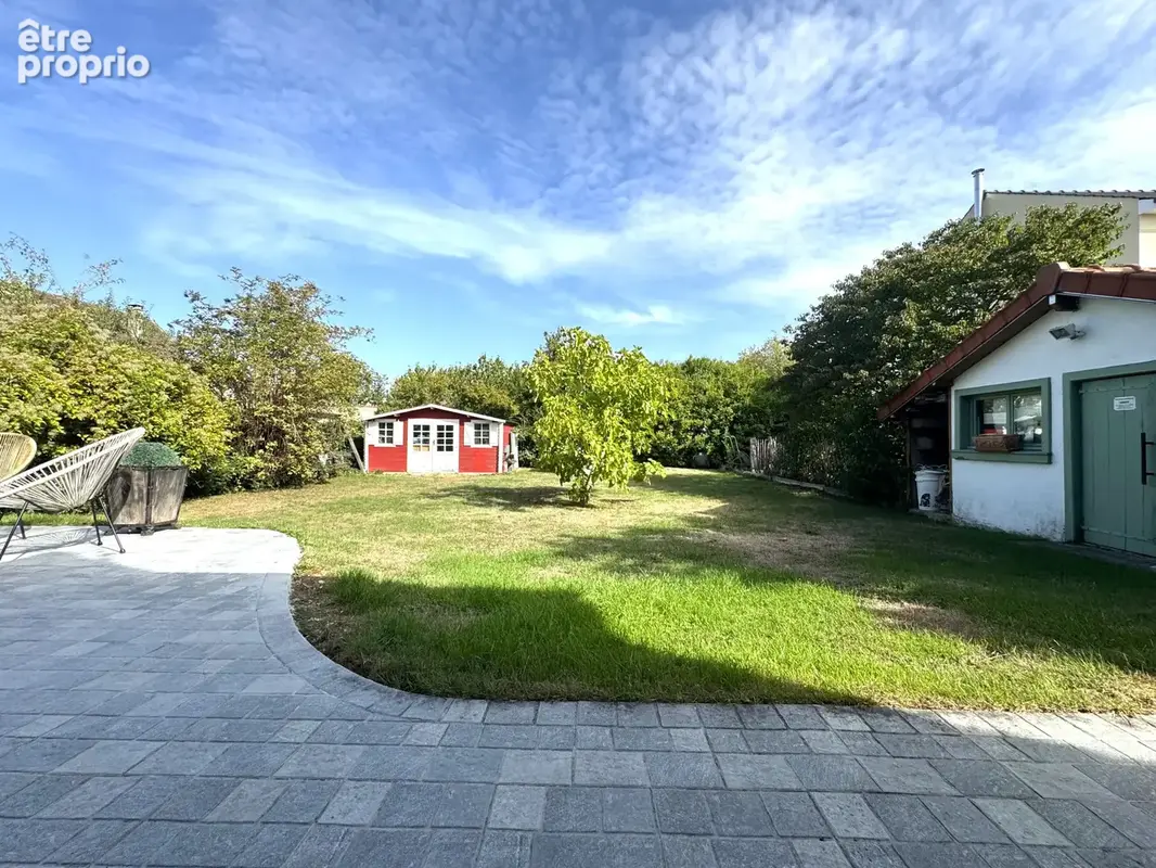 Demeure Familiale sur un Terrain de 807 m2 - photo 2