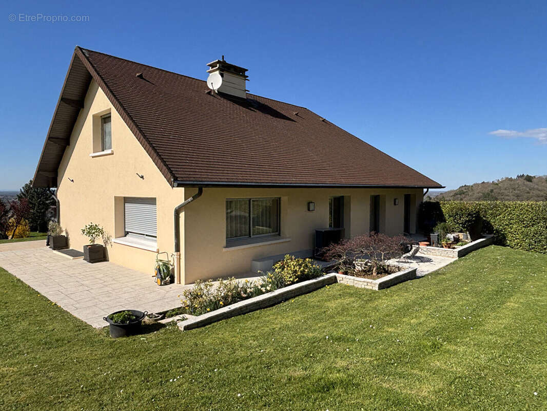 Maison à COUSANCE