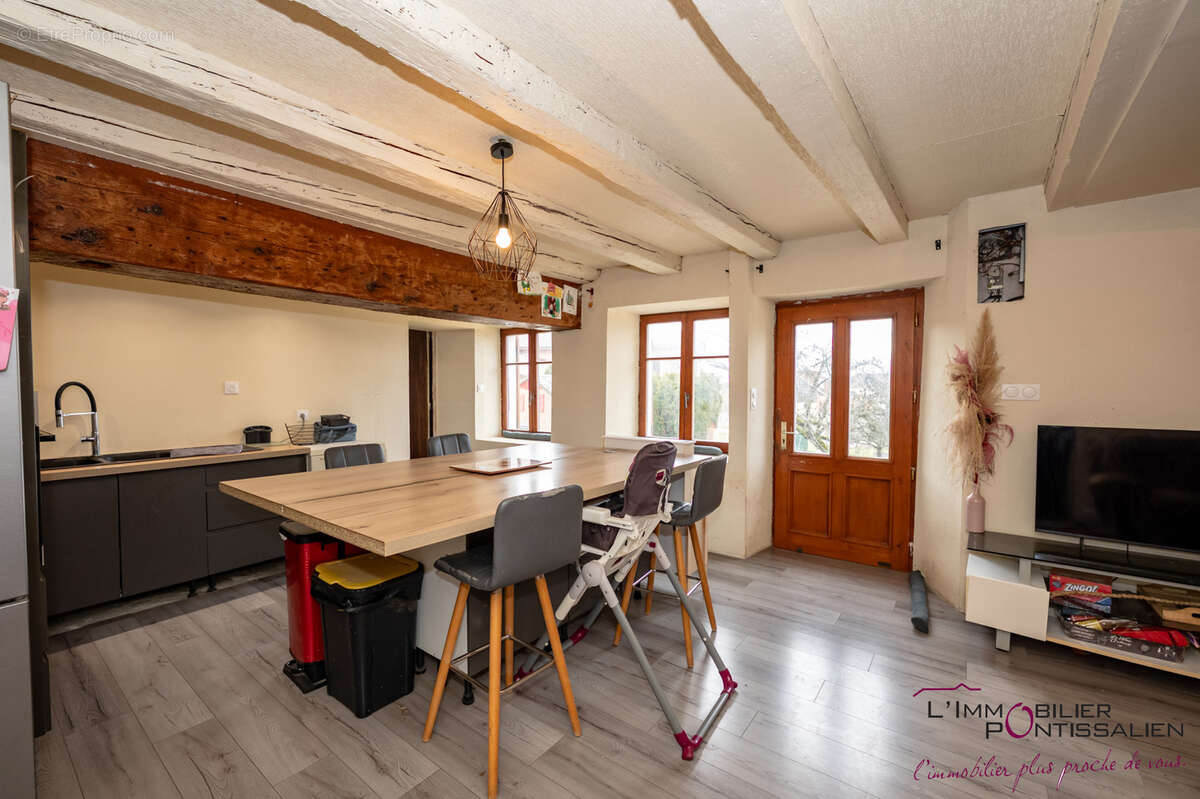 Maison à BIANS-LES-USIERS