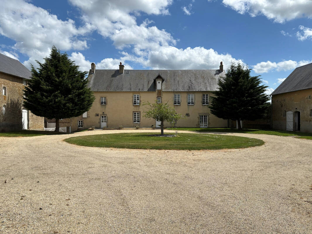 Maison à SALLEN