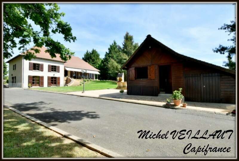 Maison à vendre 16 pièces CRONAT (71), 6 chambres, triple garage, terrain 7355 m² - photo 3